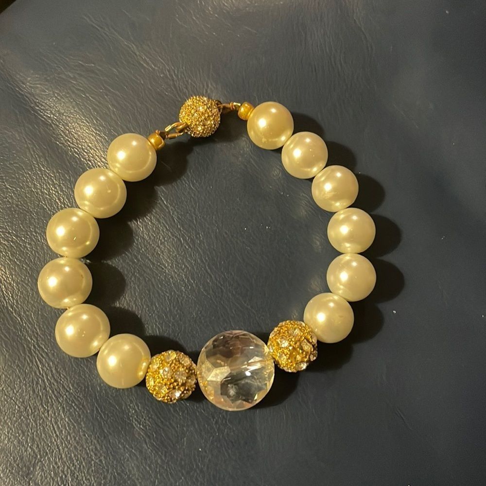Pearl white bracelet